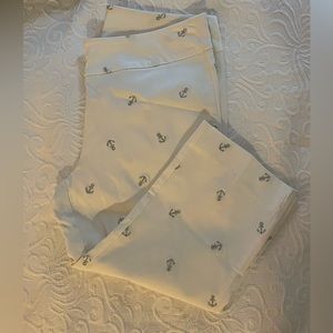 Lulu B white capri with silver ankors